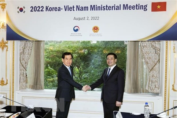 Bộ trưởng Công Thương Nguyễn Hồng Diên và Bộ trưởng Thương mại, Công nghiệp và Năng lượng Hàn Quốc Lee Chang-yang tại buổi hội đàm. Ảnh: TTXVN