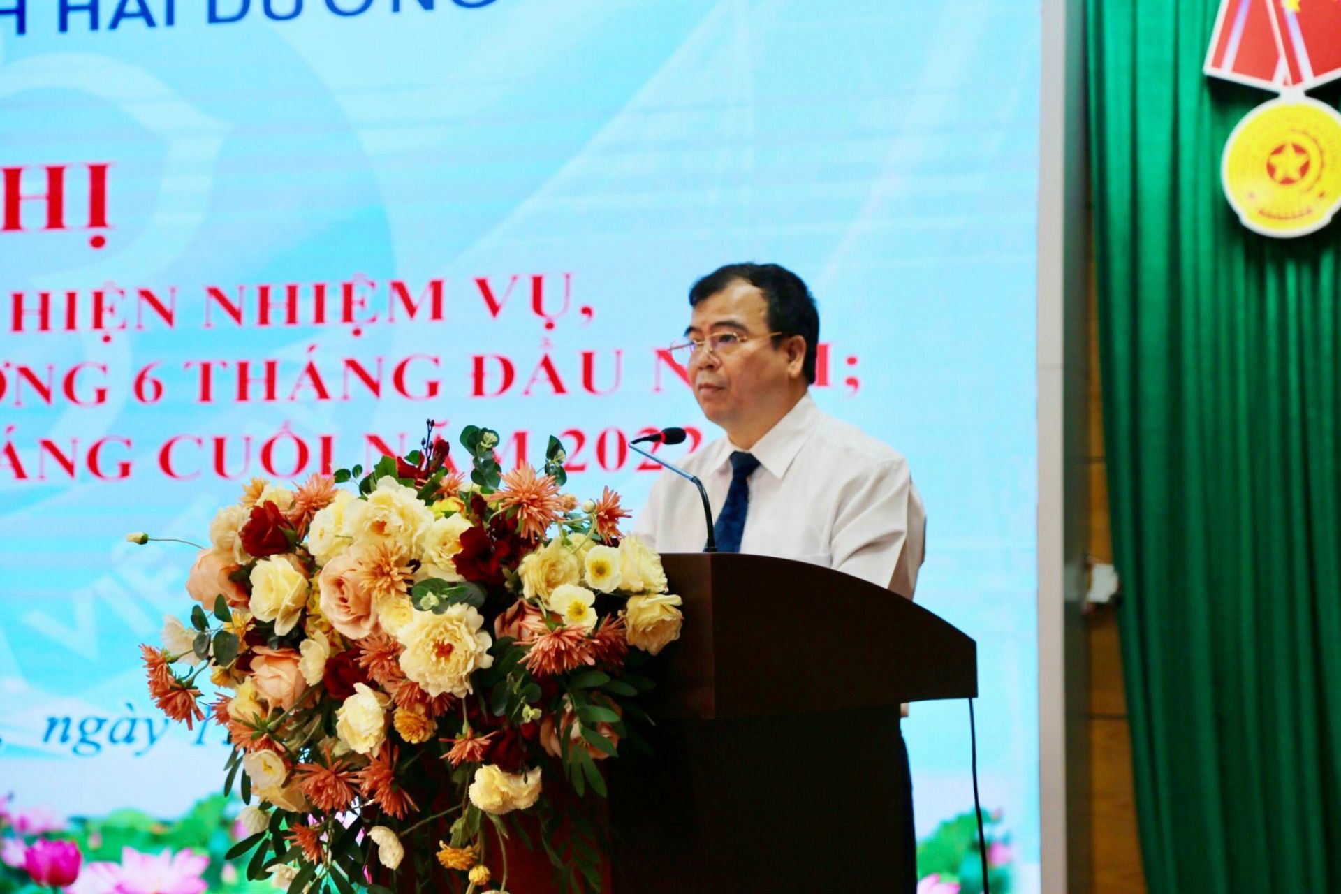Ông Nguyễn Minh Hùng - Tỉnh ủy viên, Phó chủ tịch UBND tỉnh phát biểu chỉ đạo tại Hội nghị triển khai công tác BHXH, BHYT 6 tháng cuối năm tại BHXH tỉnh Hải Dương