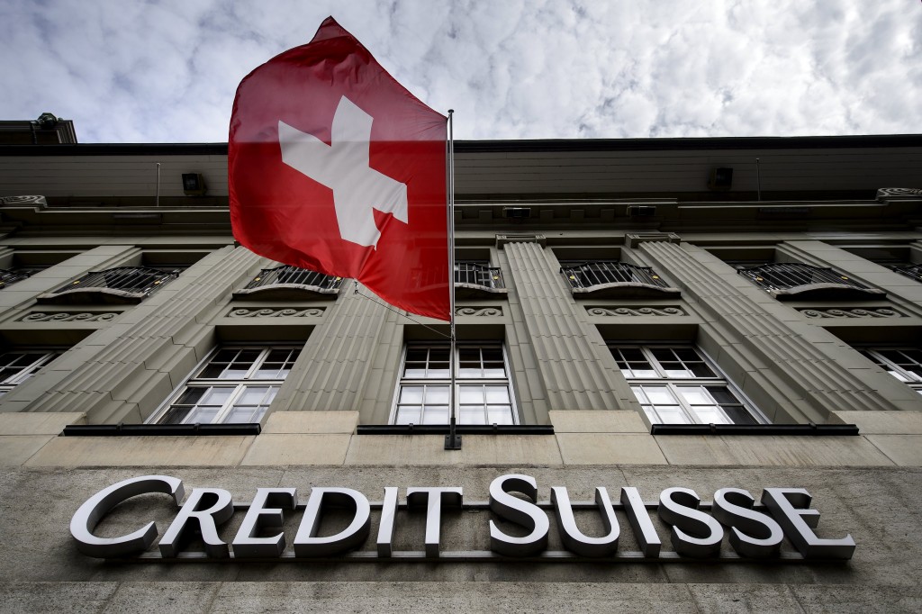 Credit Suisse Group AG đang thảo luận về việc cắt giảm hàng nghìn việc làm trên toàn cầu.