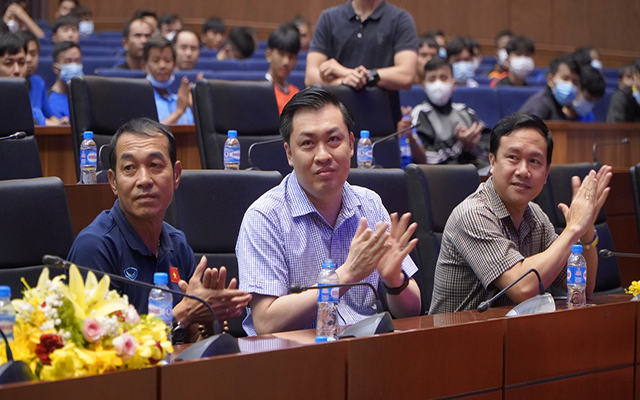 Ông Cao Văn Chóng Phó Giám đốc Sở VHTTDL Bình Dương (giữa)