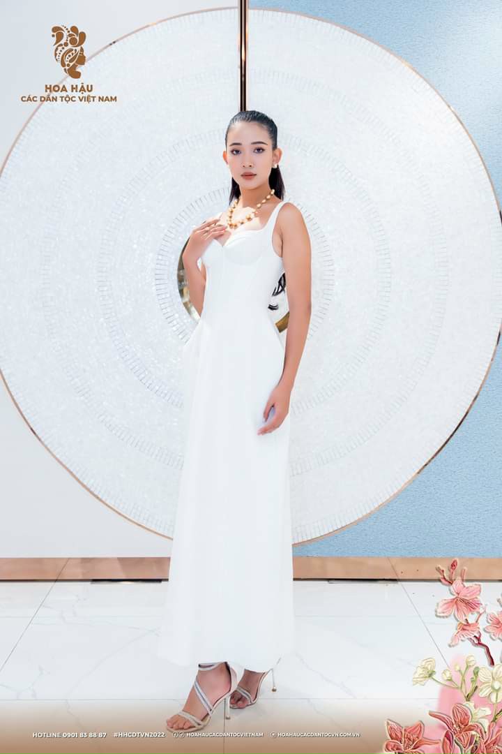 At the ceremony to crown Miss Ethnic Vietnam, the beauty queens were wowed by elegant and noble pearl jewellery. Proving that the pearl market is an important part of jewellery and paying tribute to the beauty of Vietnam.