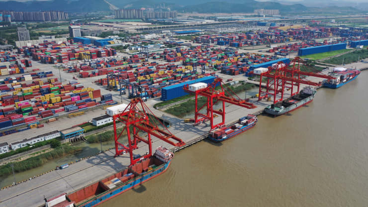 Tàu container cập cảng Nam Kinh, Trung Quốc vào ngày 13 tháng 7 năm 2022.