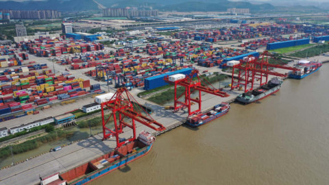 Xuất khẩu của Trung Quốc tăng nhẹ bất chấp nhu cầu toàn cầu trở nên suy yếu