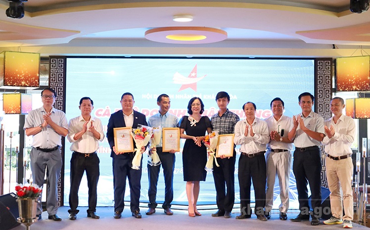 The Organizing Committee awarded the decision to admit new members.