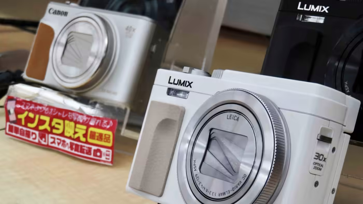 Panasonic bán máy ảnh kỹ thuật số nhỏ gọn dưới thương hiệu Lumix. (Ảnh của Kento Hirashima)