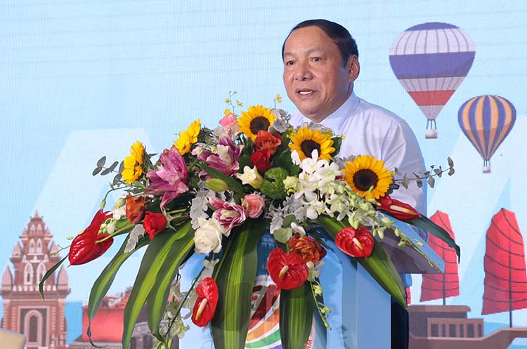 Ông Nguyễn Văn Hùng - Bộ trưởng Bộ Văn hoá, Thể thao và Du lịch phát biểu tại sự kiện. Ảnh: Hoàng Chương