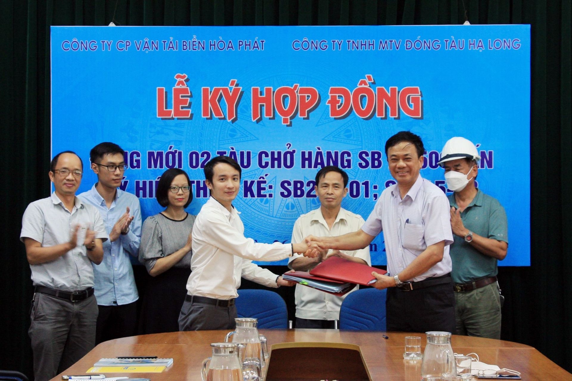 Lễ ký kết hợp đồng giữa Công ty Công ty Vận tải biển Hòa Phát và Nhà máy đóng tàu Hạ Long