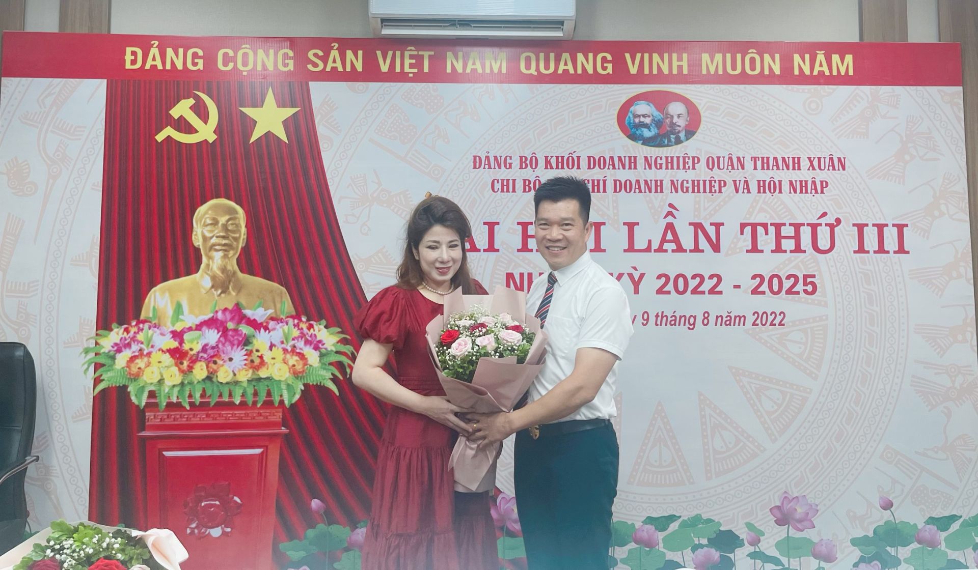 Đồng chí Nguyễn Thị Lan Hương tái đắc cử Bí thư Chi bộ Tạp chí Doanh nghiệp và Hội nhập