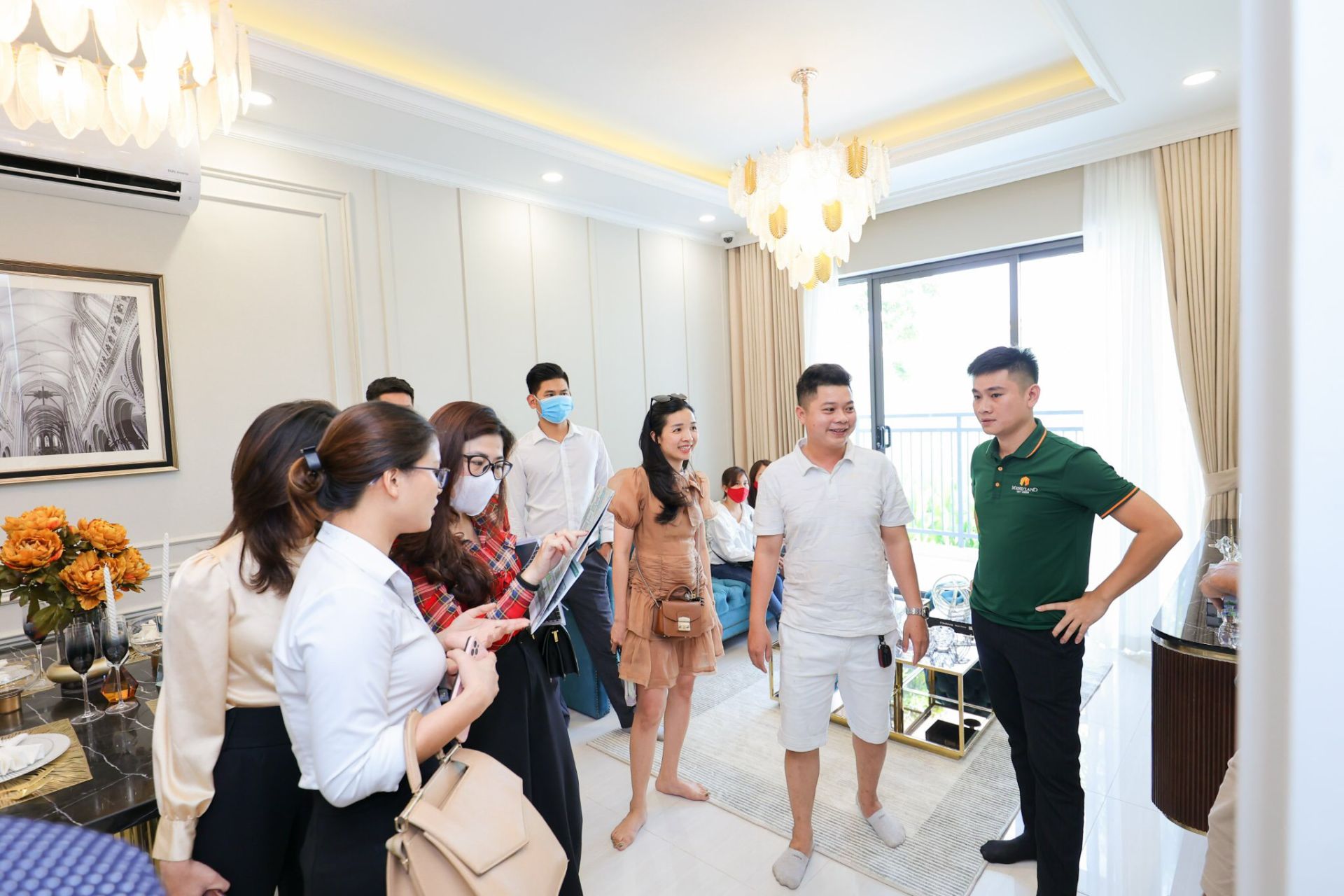 Busy customers at Hanoi Melody Residences project.