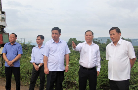 Bí thư Tỉnh ủy Hòa Bình Nguyễn Phi Long làm việc với Ban Thường vụ Huyện ủy Cao Phong