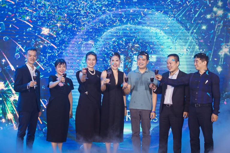 Đêm tiệc Gala chính là cơ hội để Sharp Việt Nam kết nối và gặp gỡ quý khách hàng đã đồng hành cùng công ty trong suốt thời gian qua, cùng nhau nhìn lại những thành tựu đạt được và tiếp tục mở ra nhiều bước tiến đột phá trong tương lai. Qua đó, công ty cam kết về chiến lược kinh doanh - đầu tư lâu dài và phát triển đồng thịnh vượng cùng Việt Nam.