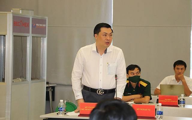 Ông Cao Văn Chóng - Phó Giám đốc Sở Văn hoá Thể thao và Du lịch chia sẻ một số thông tin nghiên cứu bước đầu về Khu Liên hợp công nghiệp Thể thao Bình Dương đang được người dân và giới chuyên môn quan tâm