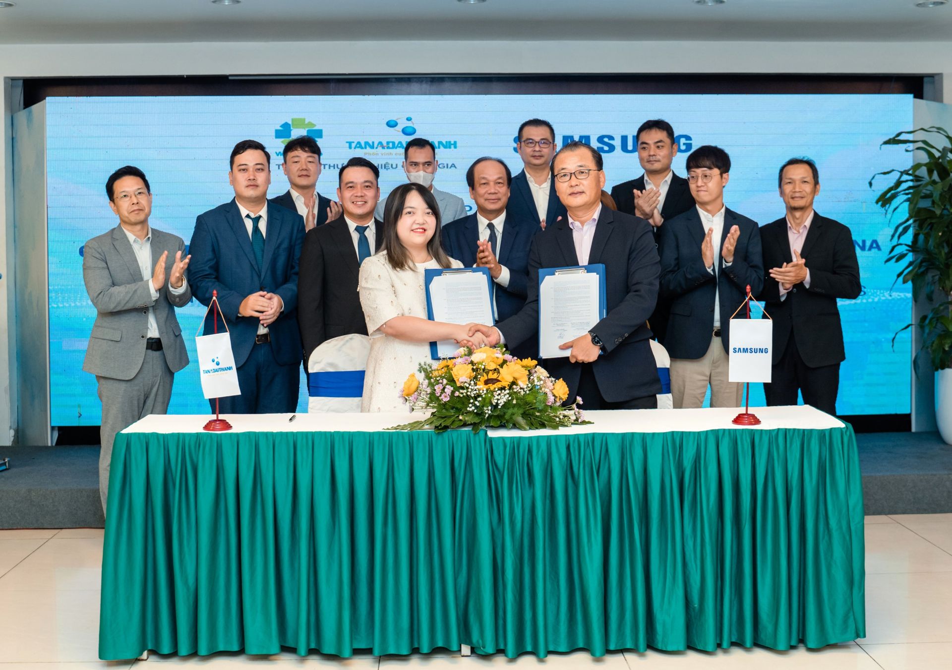 Tân Á Đại Thành và Samsung Vina ký kết thỏa thuận hợp tác chiến lược.