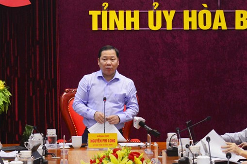 Đồng chí Nguyễn Phi Long, Ủy viên dự khuyết BCH Trung ương Đảng, Bí thư Tỉnh ủy Hòa Bình phát biểu kết luận hội nghị.
