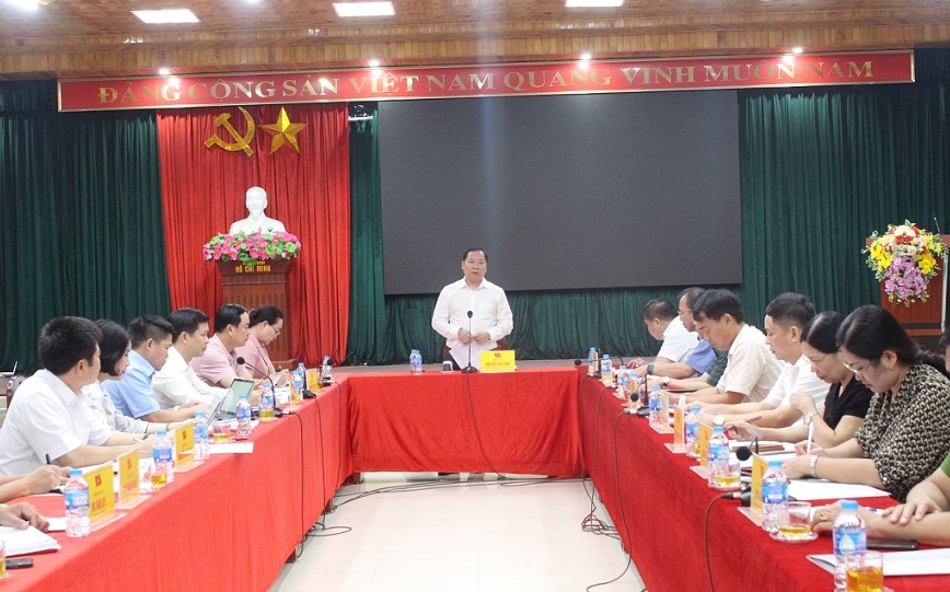Bí thư Tỉnh ủy Hòa Bình Nguyễn Phi Long phải biểu kết luận buổi làm việc