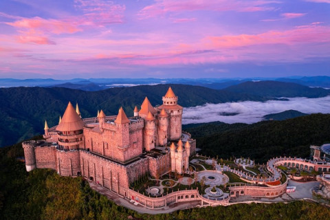 What is unique at Eclipse Square in Ba Na Hills?