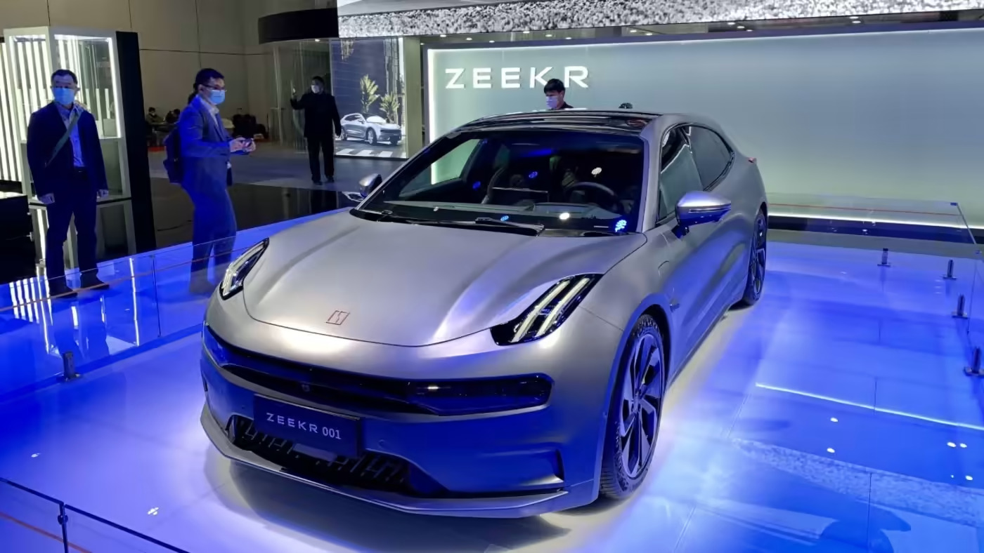 Zeekr sang trọng được thiết kế để cạnh tranh với các loại xe điện như Tesla. Các nhà sản xuất ô tô Trung Quốc đang phát triển thêm chip nội địa với hy vọng sẽ bỏ qua các vấn đề về chuỗi cung ứng. (Ảnh của Shunsuke Tabeta)