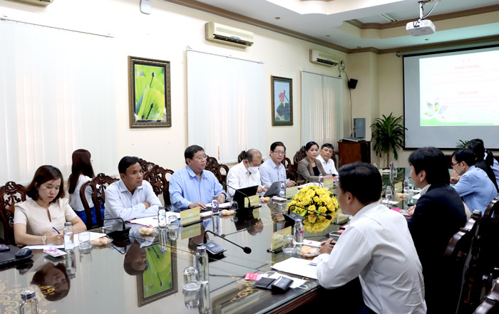 Photo: Provincial leaders informed about the content of Vinh Hoan Joint Stock Company and Matsuda Sangyo Company of interest.