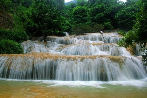 Thanh Hoa: The May Waterfall (Thach Thanh) was chosen for the Vietnam Waterfalls stamp set