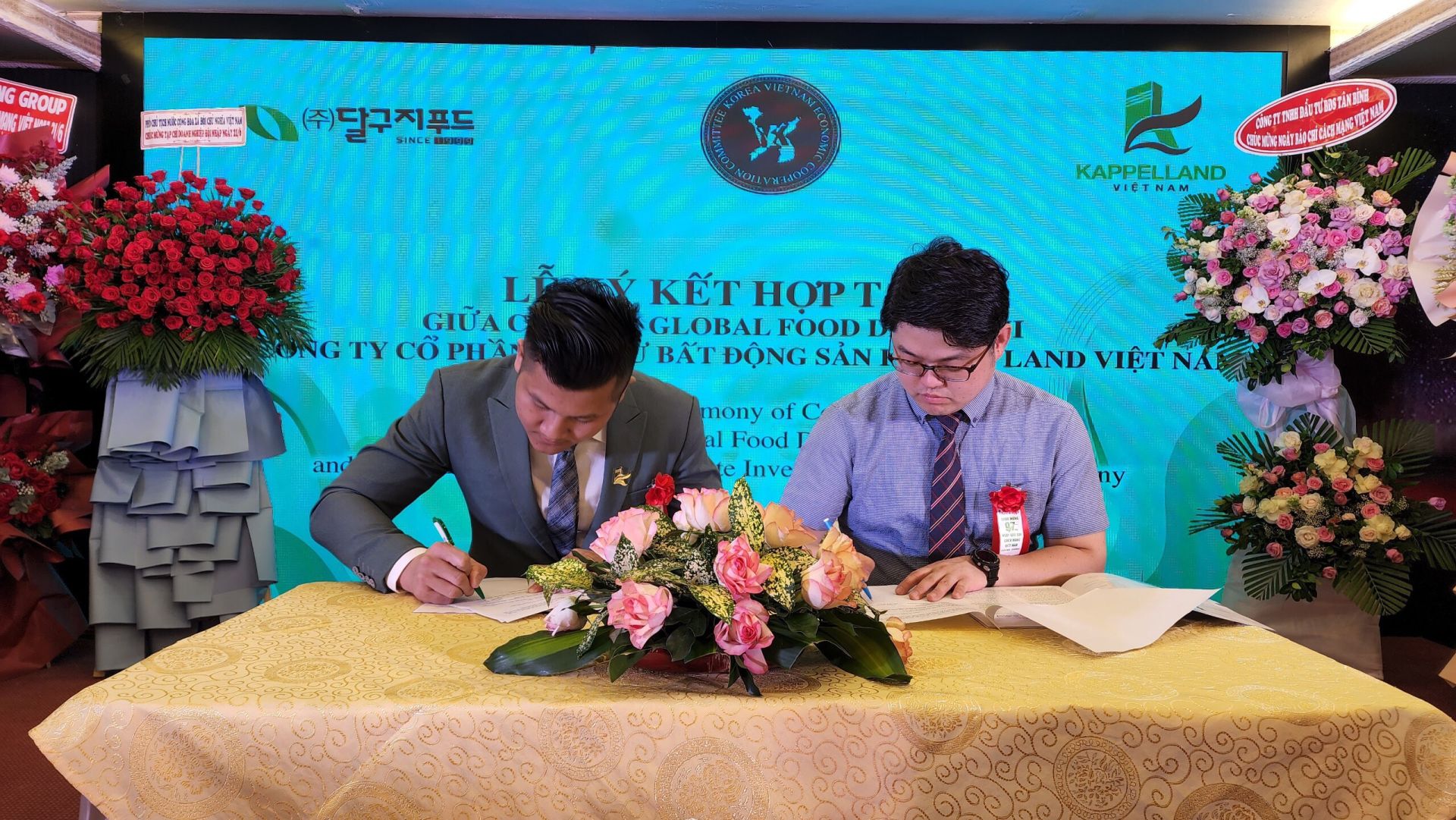 Ông Lee Dong Bin, Đại diện Công ty Global Food Dalgooji (Hàn Quốc)
ký kết hợp tác với Công ty CP Đầu tư Bất Động Sản Kappel Land