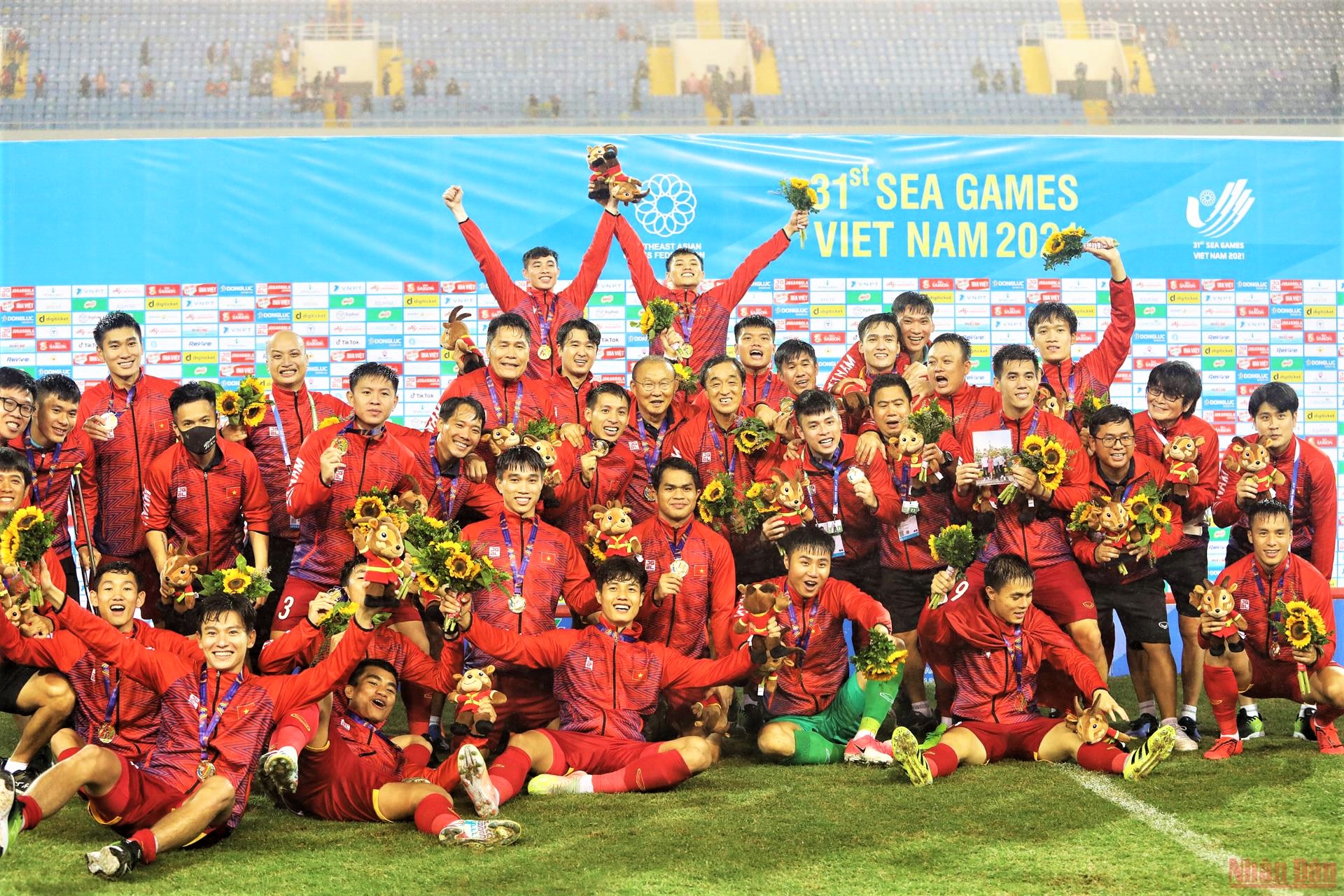 Huấn luyện viên người Hàn Quốc Park Hang-seo đã dẫn dắt đội tuyển bóng đá Nam đạt được những thành tích vang dội