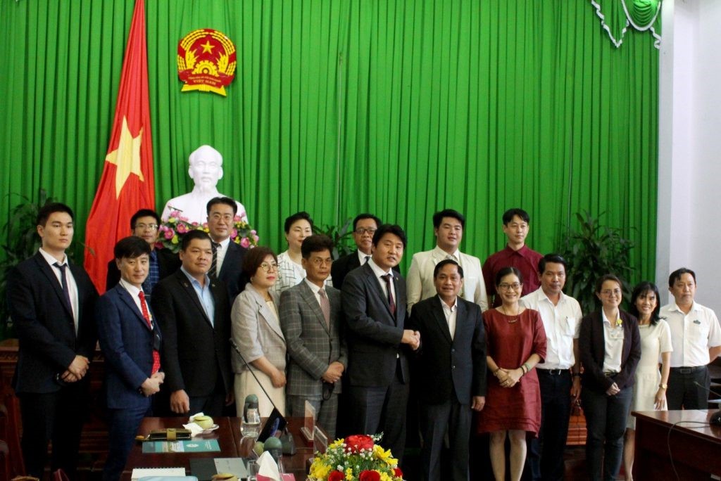 Vice Chairman of the Can Tho City People's Committee, department heads and delegations from the Vietnam-Korea Economic Support Committee