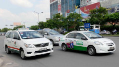Taxi đồng loạt giảm giá cước, các hãng xe công nghệ vẫn im lặng