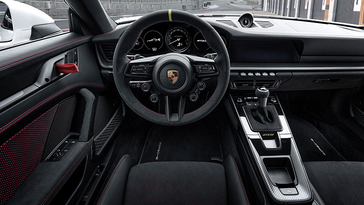 Nội thất của 911 GT3 RS 2023 được hoàn thiện theo phong cách RS truyền thống