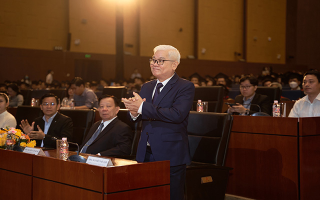 Ông Nguyễn Văn Lợi, uỷ viên Ban chấp hành trung ương Đảng trong Lễ tốt nghiệp năm 2022, Trường Đại học Quốc tế Miền Đông (EIU)