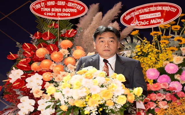 Ông Nguyễn Lộc Hà, UV BTV, Phó chủ tịch uỷ ban nhân dân tỉnh Bình Dương phát biểu