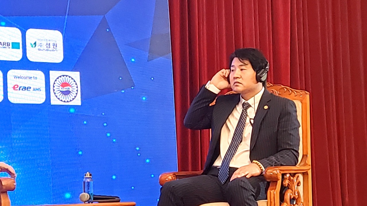 Chủ tịch KVECC kiêm Trưởng đại diện Tổ chức Đa văn hóa Hàn Quốc, ông Kwon Jae Heang cũng chia sẻ tại buổi tọa đàm