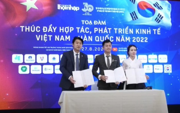 Đại diện Tập đoàn Kappelland Việt Nam và đại diện Công ty Pinkerbell đã thực hiện ký kết hợp tác chiến lược