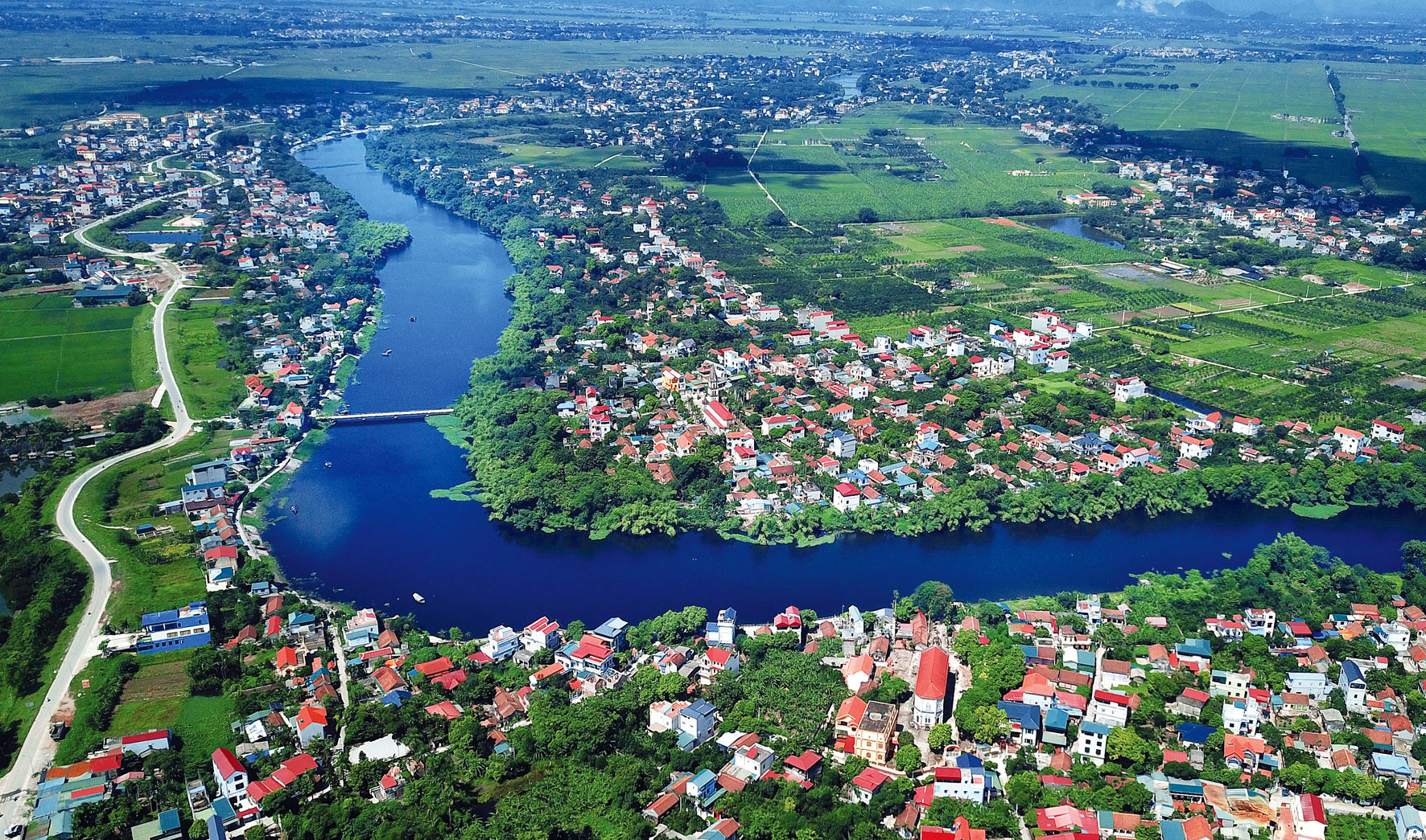 The Capital Region contains the following provinces and cities: Hanoi, Hai Duong, Hung Yen, Vinh Phuc, Bac Ninh, Ha Nam, Hoa Binh, Phu Tho, Bac Giang, and Thai Nguyen.