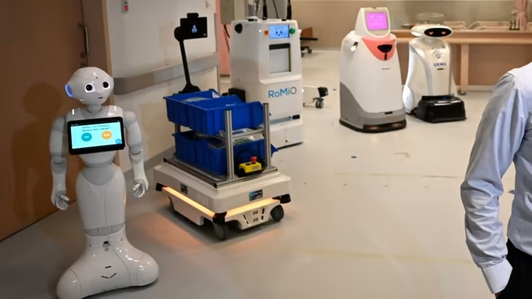 Nhiều loại robot khác nhau được Bệnh viện Đa khoa Changi sử dụng vào tháng 10 năm 2021. © Singapore Press / AP