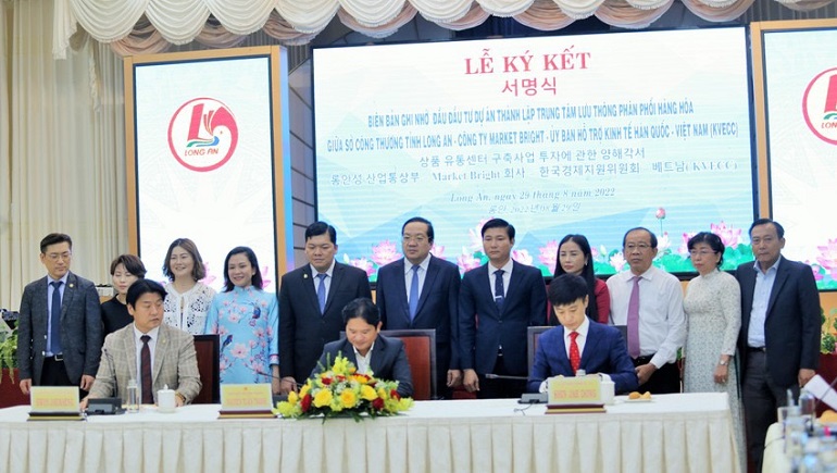 The Long An Department of Industry and Trade signed a memorandum of understanding to participate with Market Bright Company and KVECC