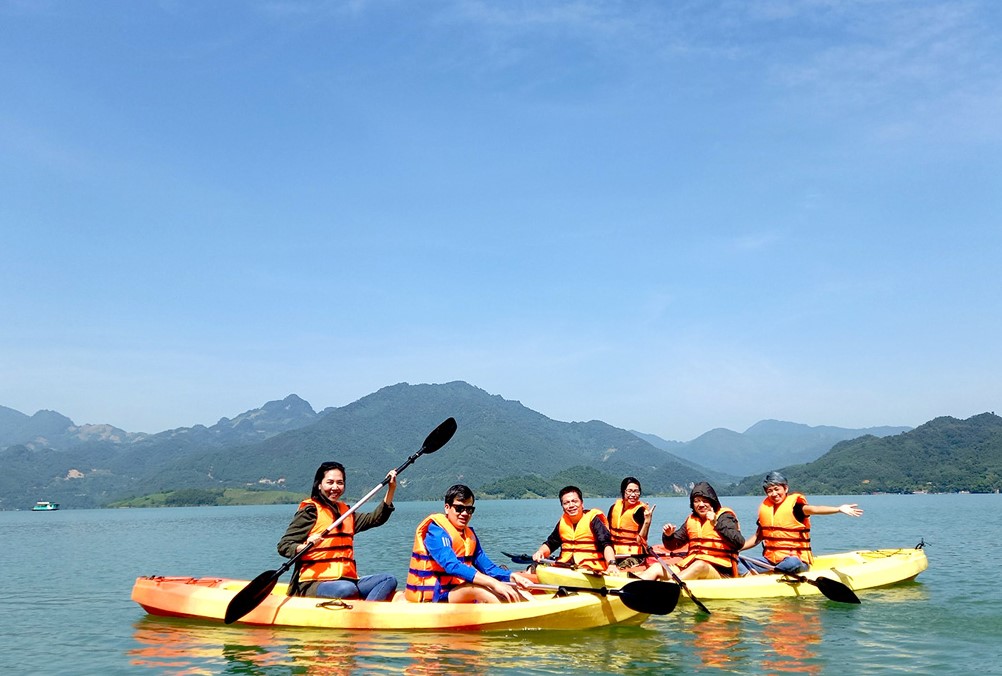 Vùng hồ Hòa Bình thu hút du khách dịp Quốc khánh 2/9.