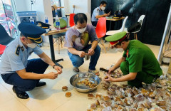 Nghệ An: Buộc chủ cơ sở kinh doanh tiêu hủy 600 bánh Trung thu không rõ nguồn gốc xuất xứ