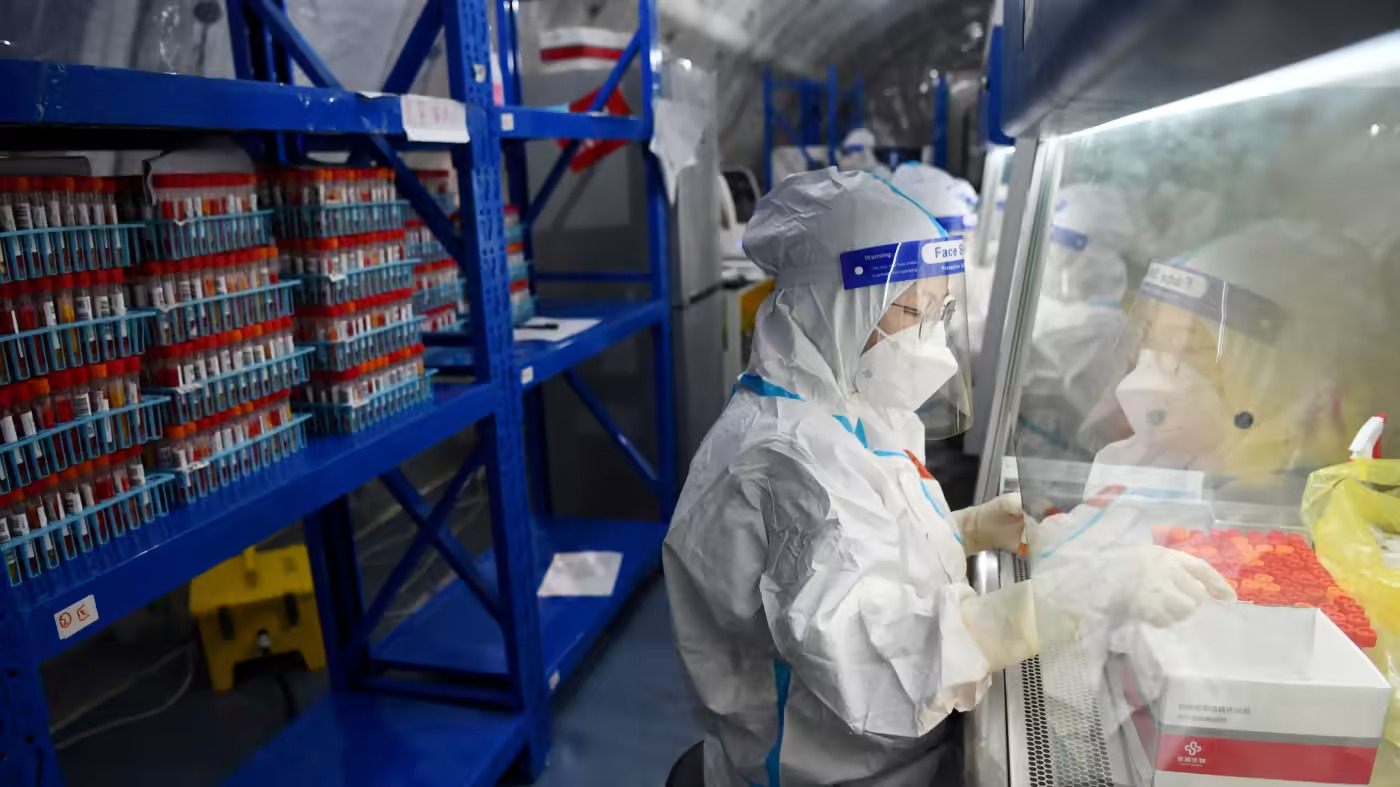 Các hạn chế về Coronavirus ở Thành Đô đe dọa thêm vào các vấn đề chuỗi cung ứng toàn cầu. © Reuters