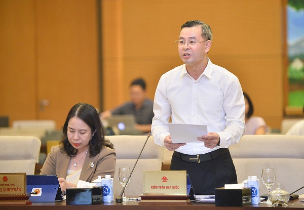 Phó tổng Kiểm toán Nhà nước Ngô Văn Tuấn báo cáo kết quả thực hiện kế hoạch kiểm toán năm 2022 và dự kiến kế hoạch năm 2023 (Ảnh: VGP)