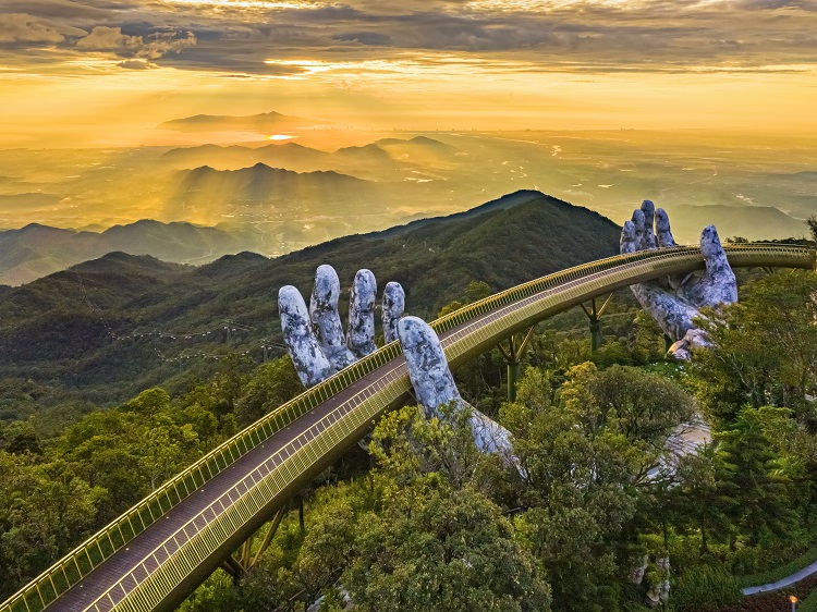 Cầu Vàng- cây cầu nổi tiếng được truyền thông thế giới ngợi ca và du khách khắp nơi tìm về (3)