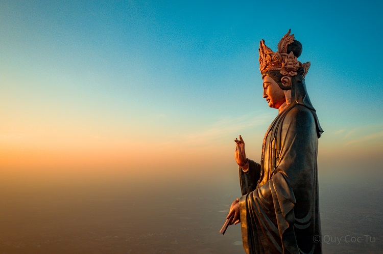 Tượng Phật Bà trên đỉnh núi Bà Đen
