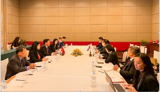 Bộ trưởng Nguyễn Hồng Diên hội đàm với Bộ trưởng Công Thương Lào Mạ-lay-thong Côm-mạ-xít