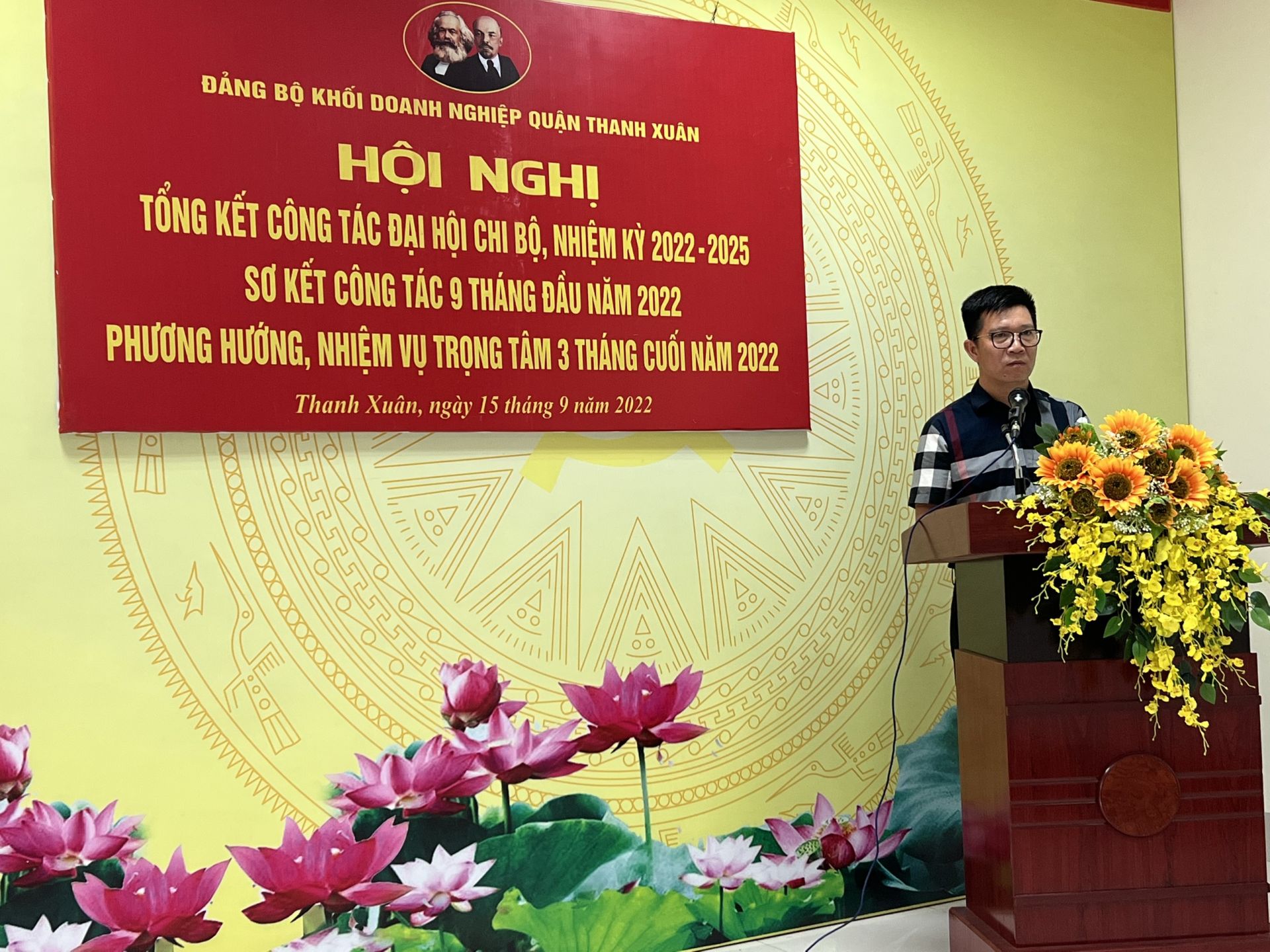 Đồng chí Nguyễn Văn Minh - Quận ủy viên - Bí thư Đảng ủy Khối Doanh nghiệp quận Thanh Xuân phát biểu tại Hội nghị