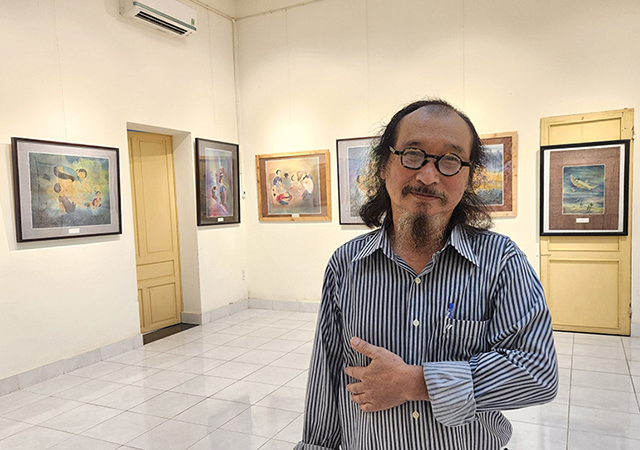 Photo: Painter Mau Tuu with gallery A! Once upon a time.