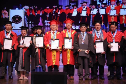 Entrepreneur Nguyen Van De - Chairman of the Board of Directors of Hop Luc Corporation received a professor's degree in India