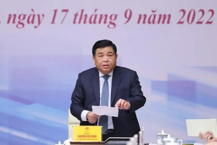 On the morning of September 17, Minister of Planning and Investment Nguyen Chi Dung reported at the Prime Minister's Conference with foreign investment firms.