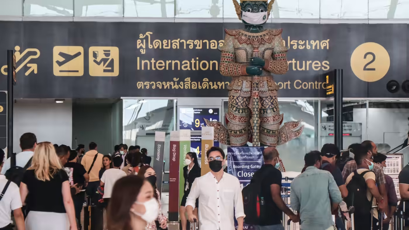 Nhiều du khách được nhìn thấy tại sân bay quốc tế Suvarnabhumi ở Bangkok vào ngày 11 tháng 9. (Ảnh của Ken Kobayashi)