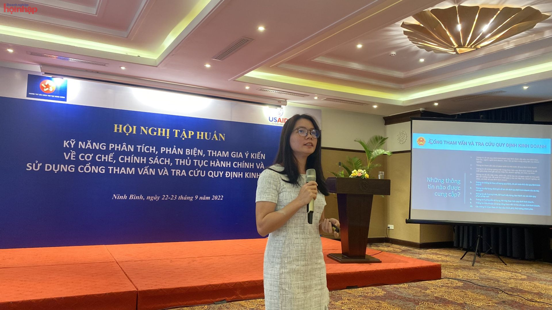 chuyên gia Phùng Thị Thanh Xuân đã giới thiệu tính năng, cách thức,  hướng dẫn đăng ký và đăng nhập vào cổng tham vấn và tra cứu