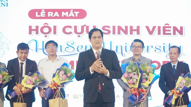 Mr Vu Do Tuan Huy, President of the HSU Alumni Association, expressed his emotions upon returning to his alma mater.