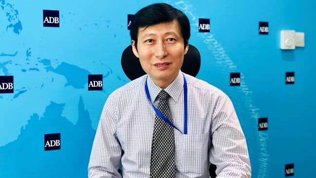 Mr Nguyen Minh Cuong, ADB's Chief Economist in Vietnam